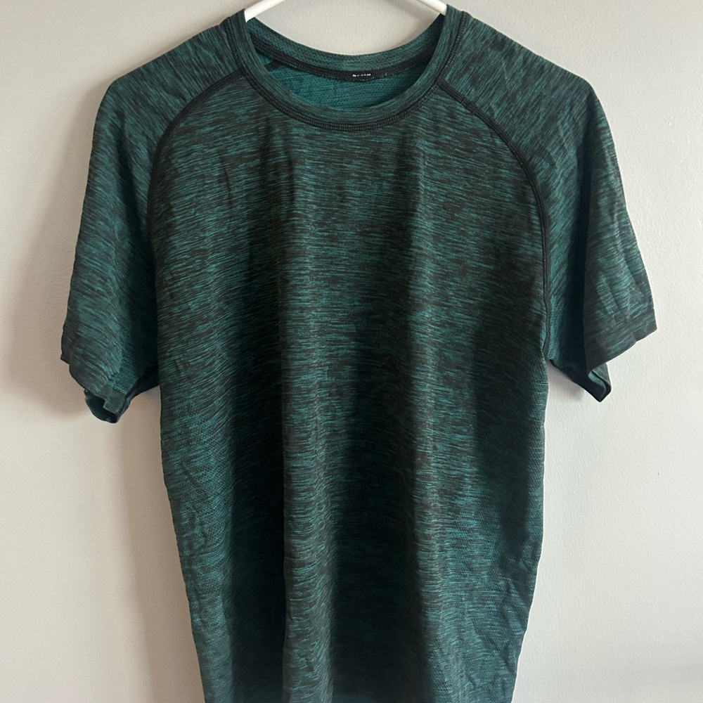 Lululemon men’s metal vent Short Sleeve Tee